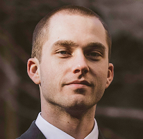 Thomas Whitfield, kripto piyasası uzmanı ve trading analisti, portre.